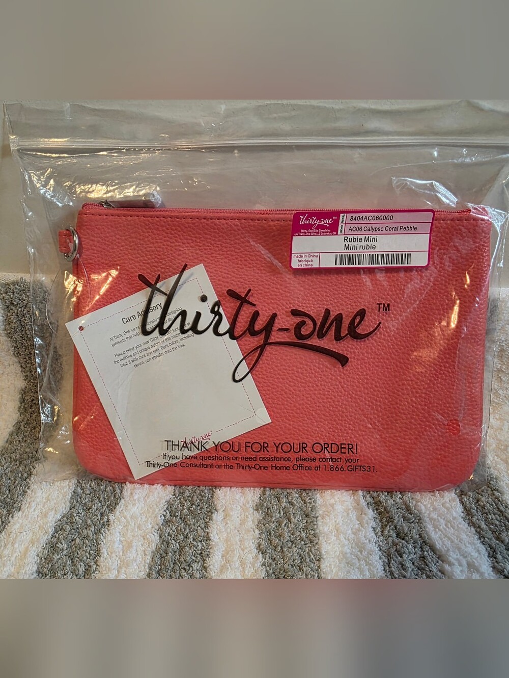 Thirty-One NWT Rubie Mini Pouch in Calypso Coral MSRP$26